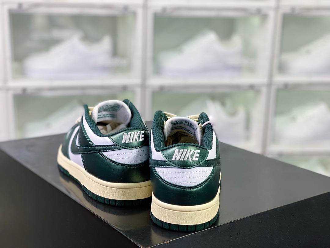 NK Dunk Low Branco e Verde Worn - Vista 3