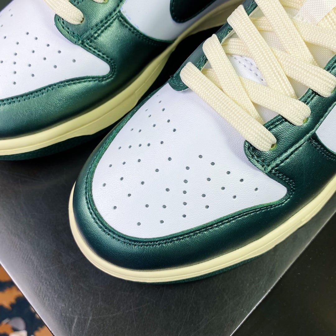 NK Dunk Low Branco e Verde Worn - Vista 5