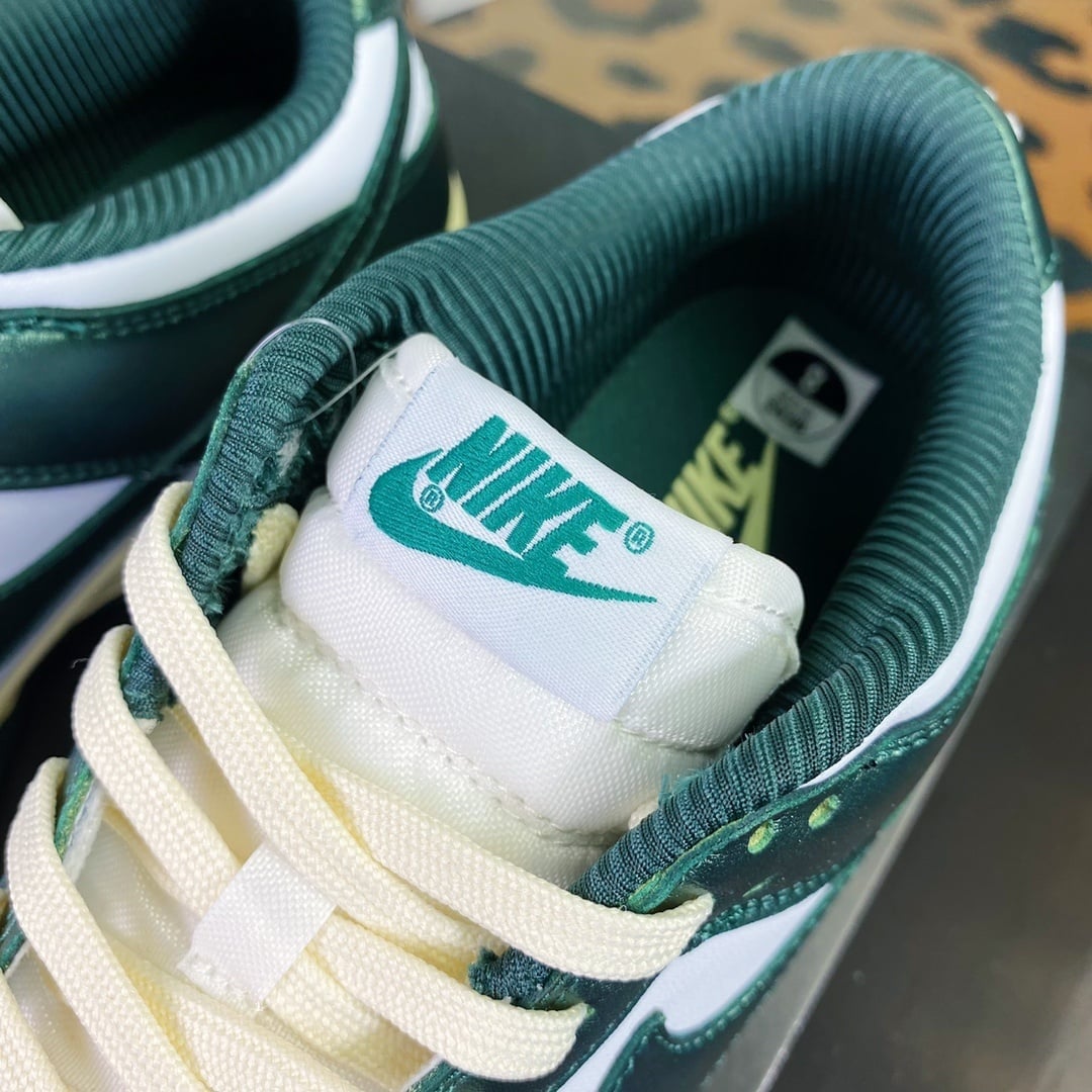 NK Dunk Low Branco e Verde Worn - Vista 6