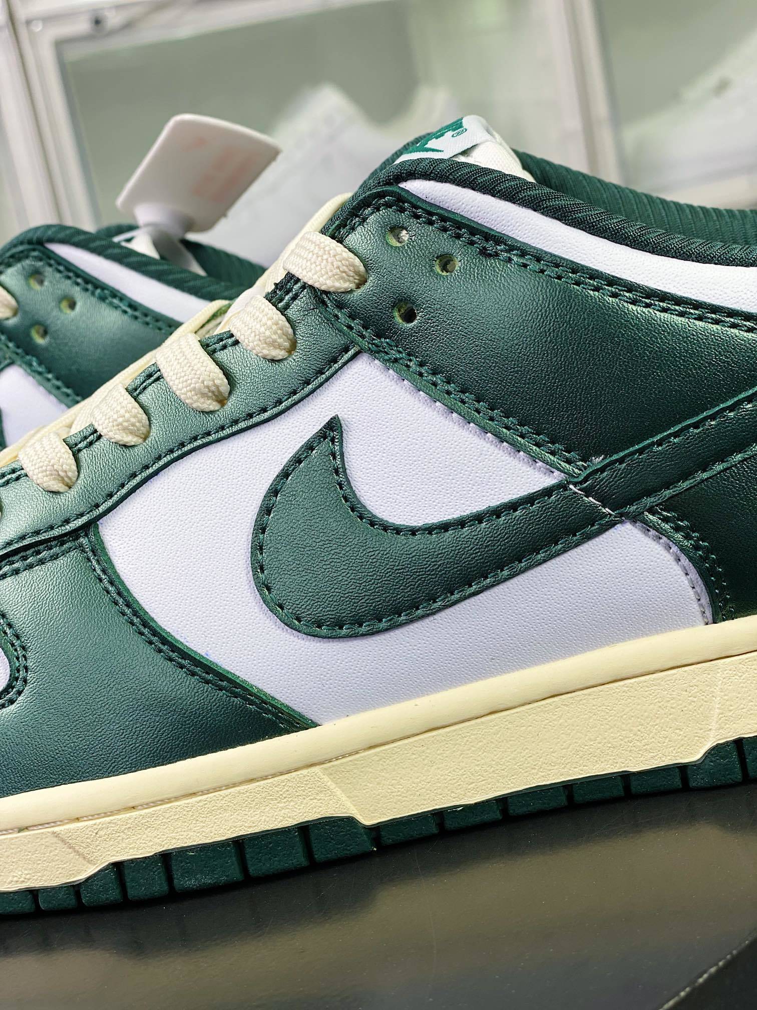 NK Dunk Low Branco e Verde Worn - Vista 7
