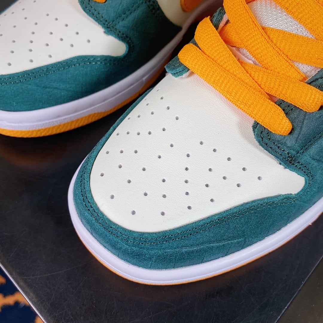 NK Dunk Low Branco, Verde e Amarelo - Vista 5
