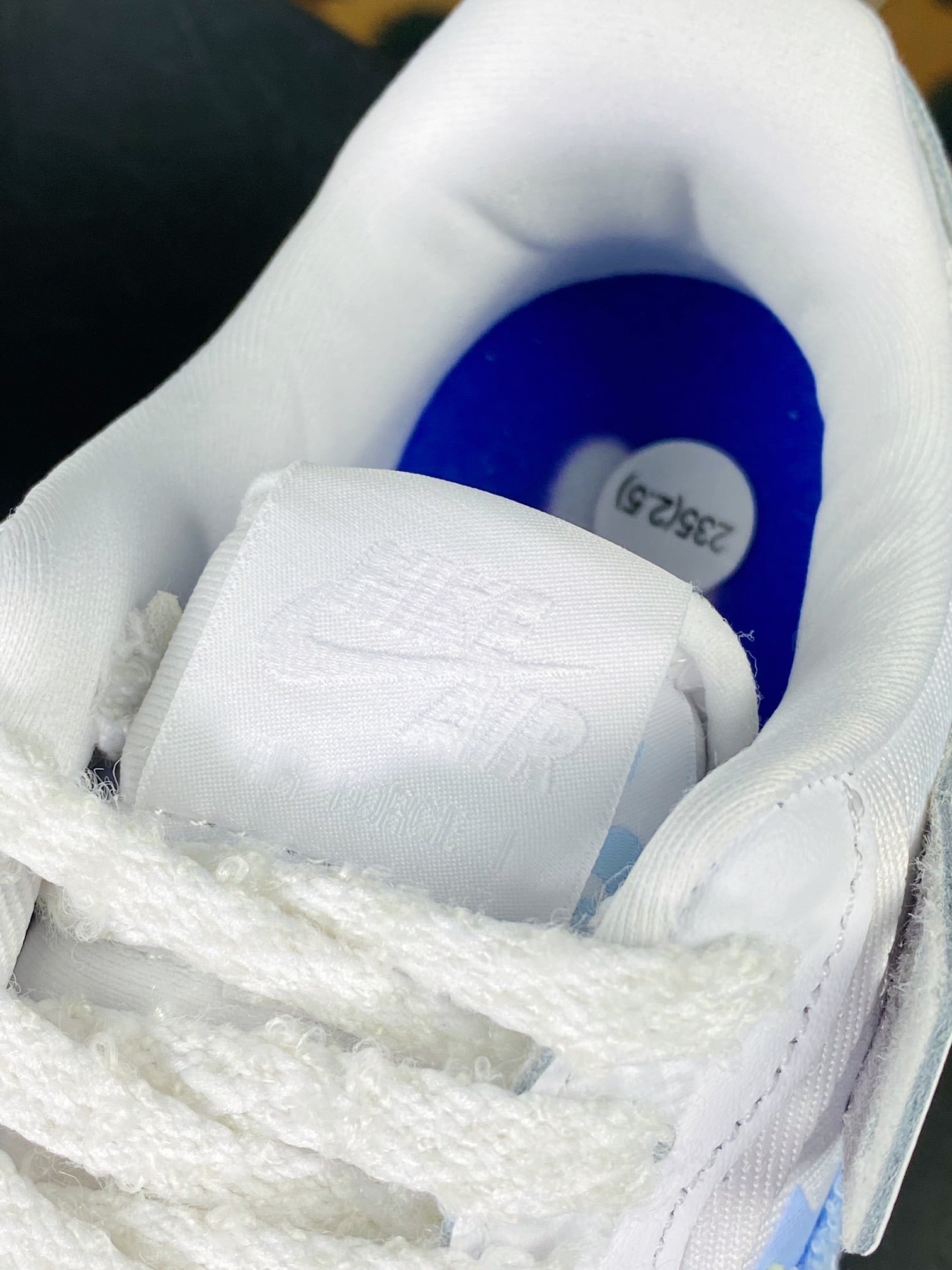 Nike White & Blue Towel Hook - Vista 7