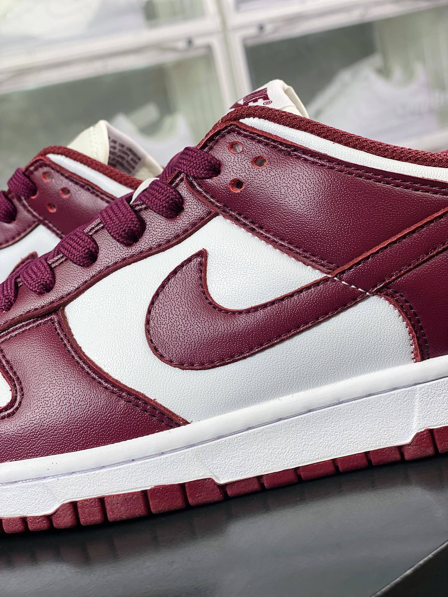 NK Dunk Low Branco e Vinho - Vista 7