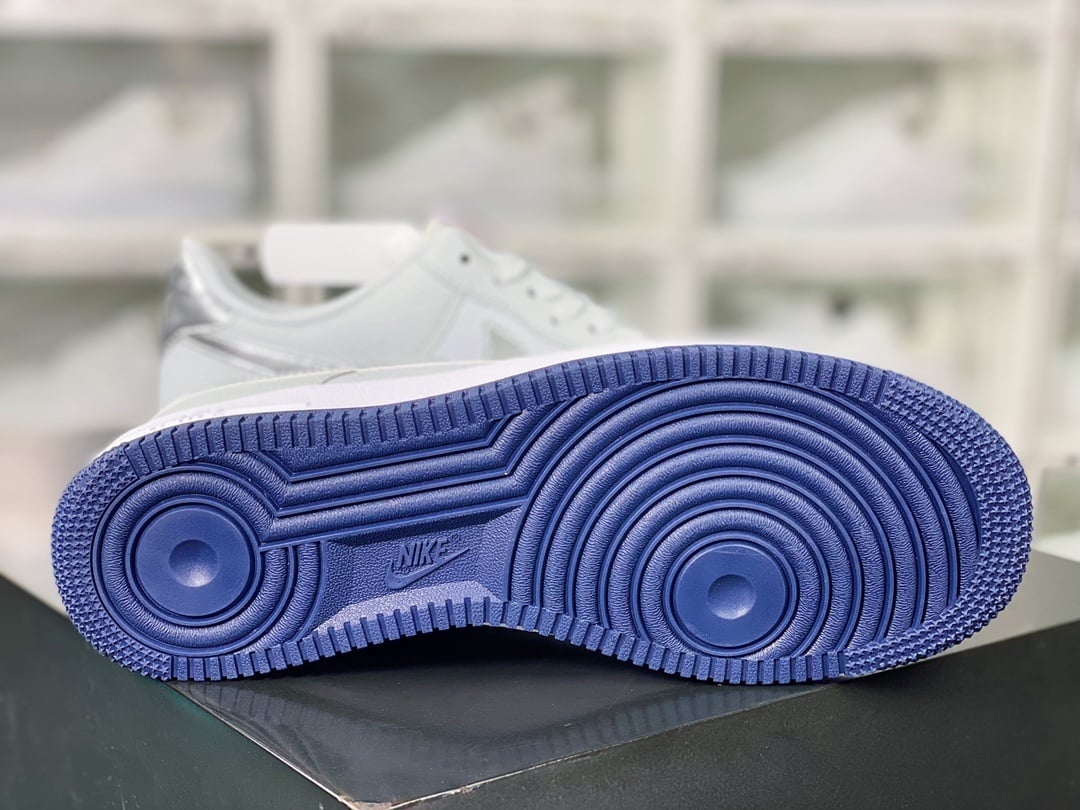 Nike White Haze Silver Hook - Vista 5
