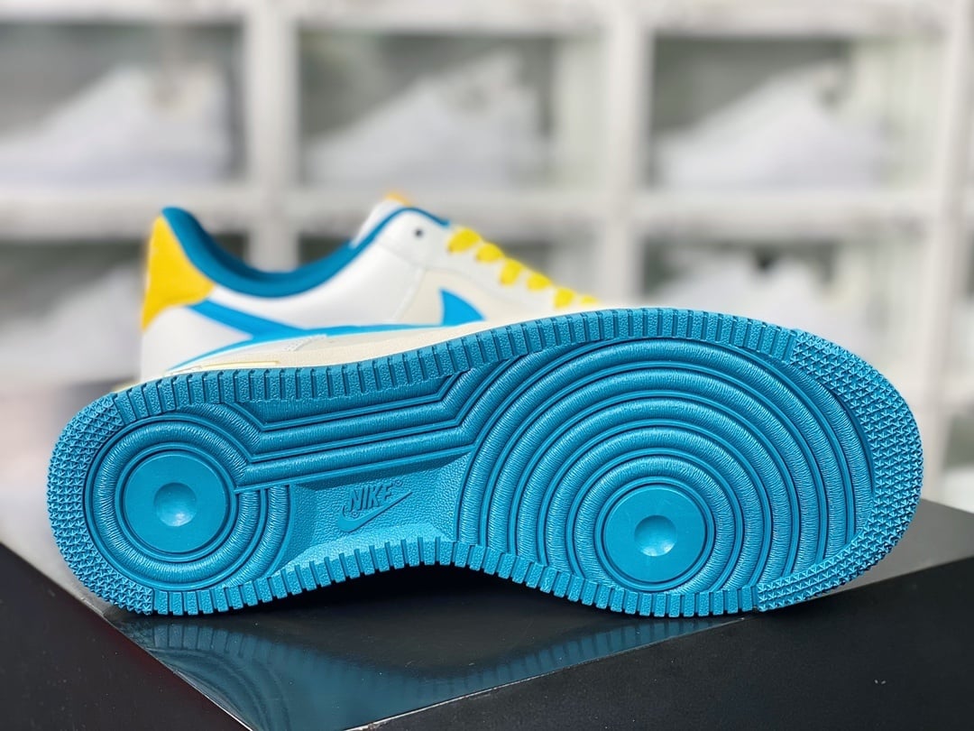 Nike Air Force 1 Branco/Amarelo com Swoosh Azul - Vista 5