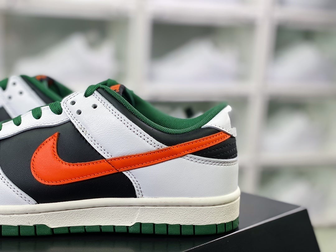 NK Dunk Low Preto, Verde e Laranja com Gancho - Vista 9