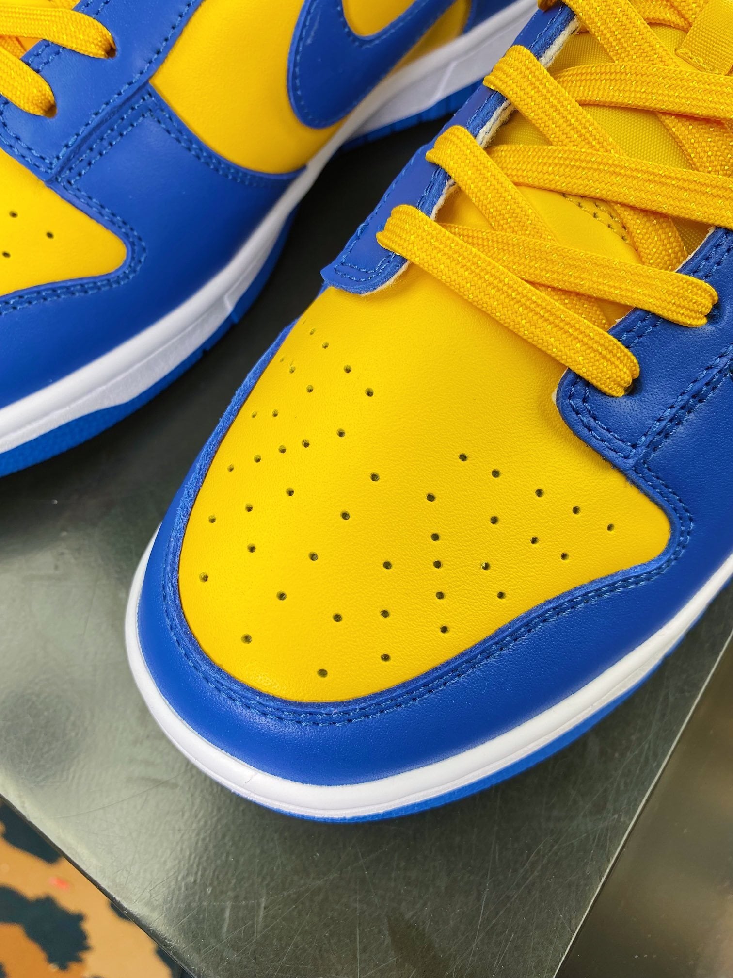 NK Dunk Low Azul Royal e Ouro Universitário - Vista 5