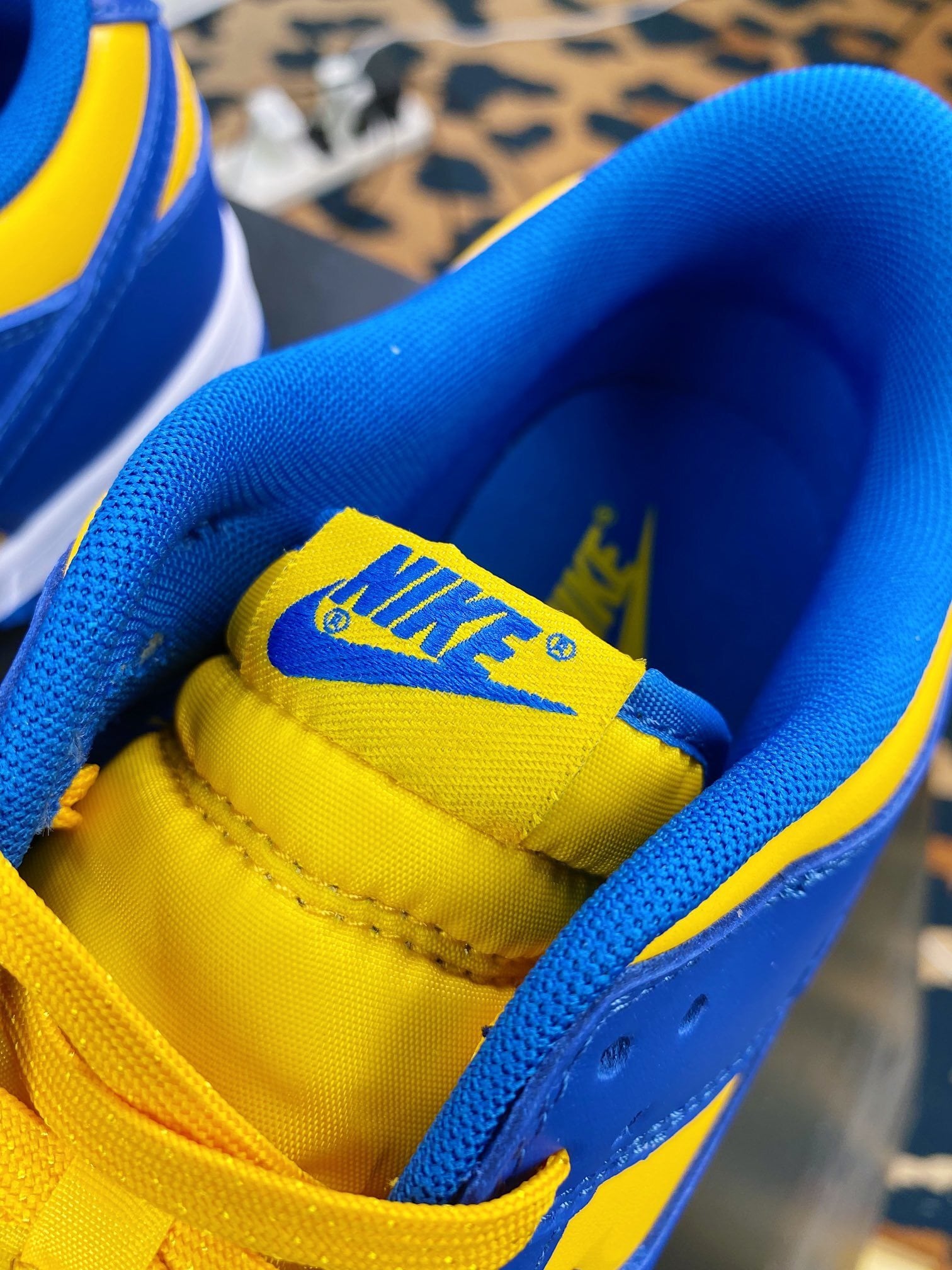 NK Dunk Low Azul Royal e Ouro Universitário - Vista 6