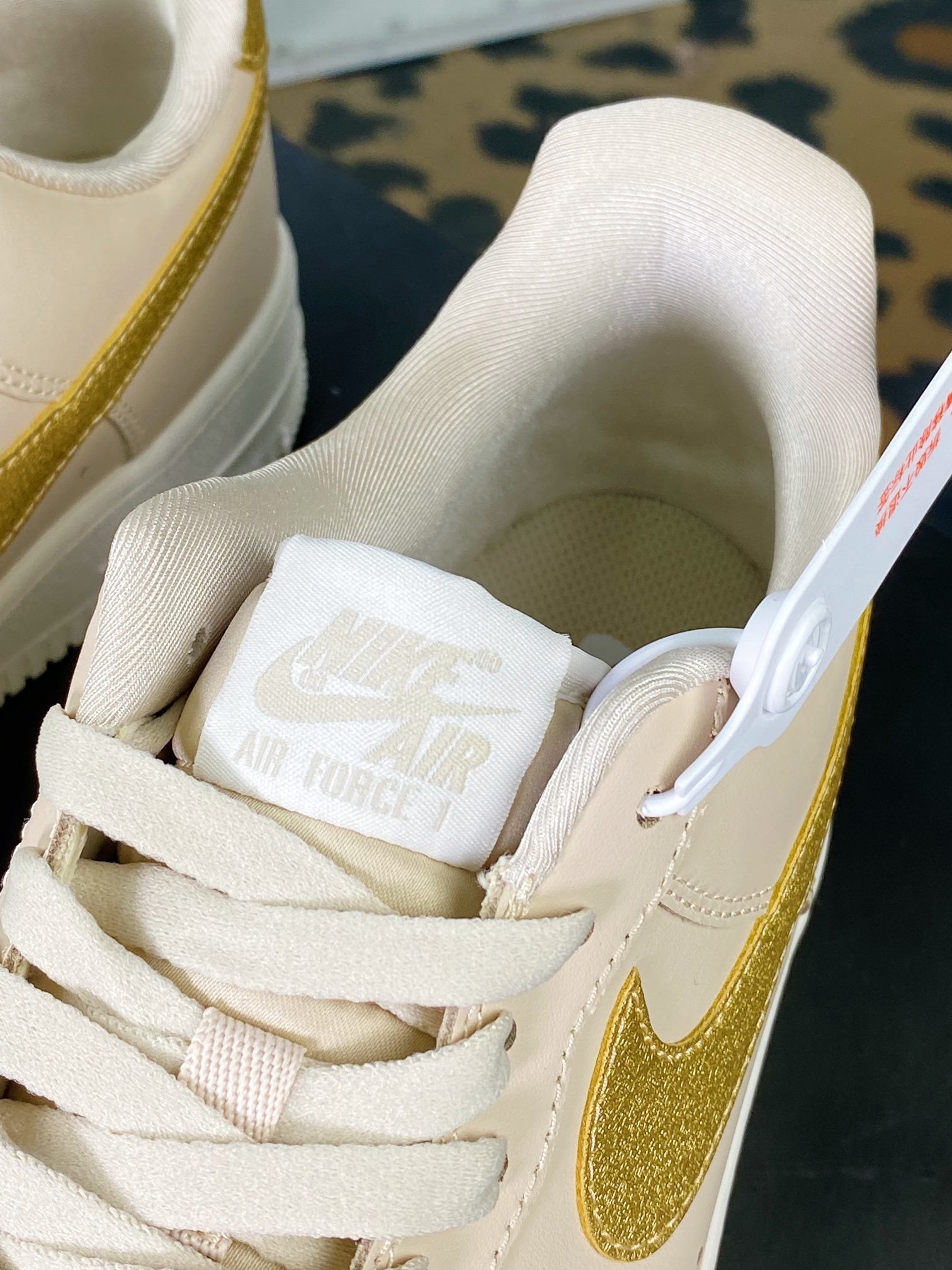 Nike Leather Khaki, Amêndoa e Ouro Hook - Vista 7