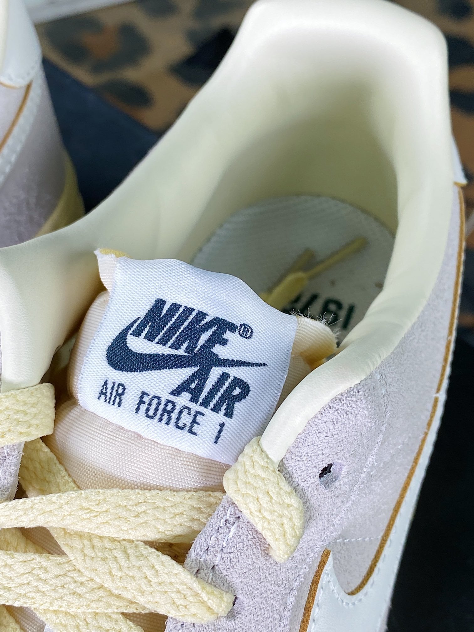 Nike Leather Cinza Claro e Branco Oxidado com Amarelo - Vista 7