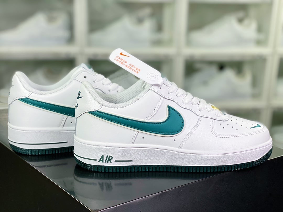 Nike Leather Branco e Verde Escuro com Hook Bordado - Vista 2