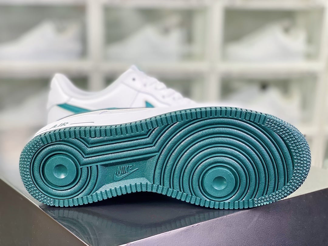 Nike Leather Branco e Verde Escuro com Hook Bordado - Vista 5