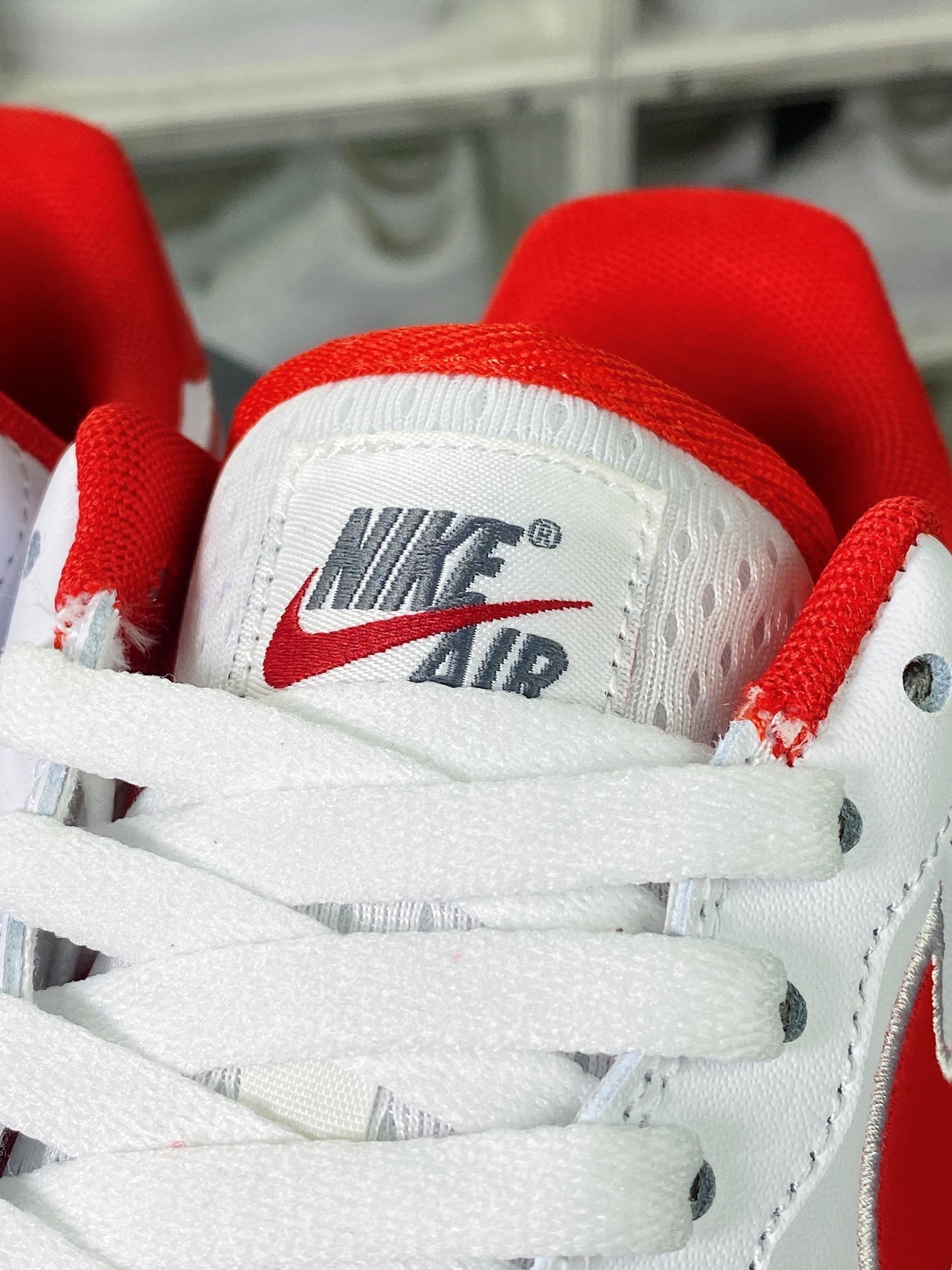 Nike Leather Branco e University Red Bordado Hook - Vista 7