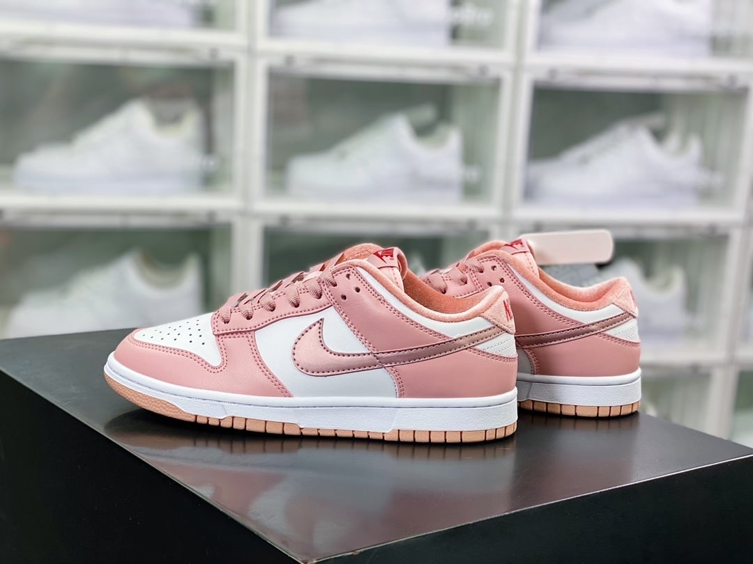 NK Dunk Low Branco e Rosa - Vista 2