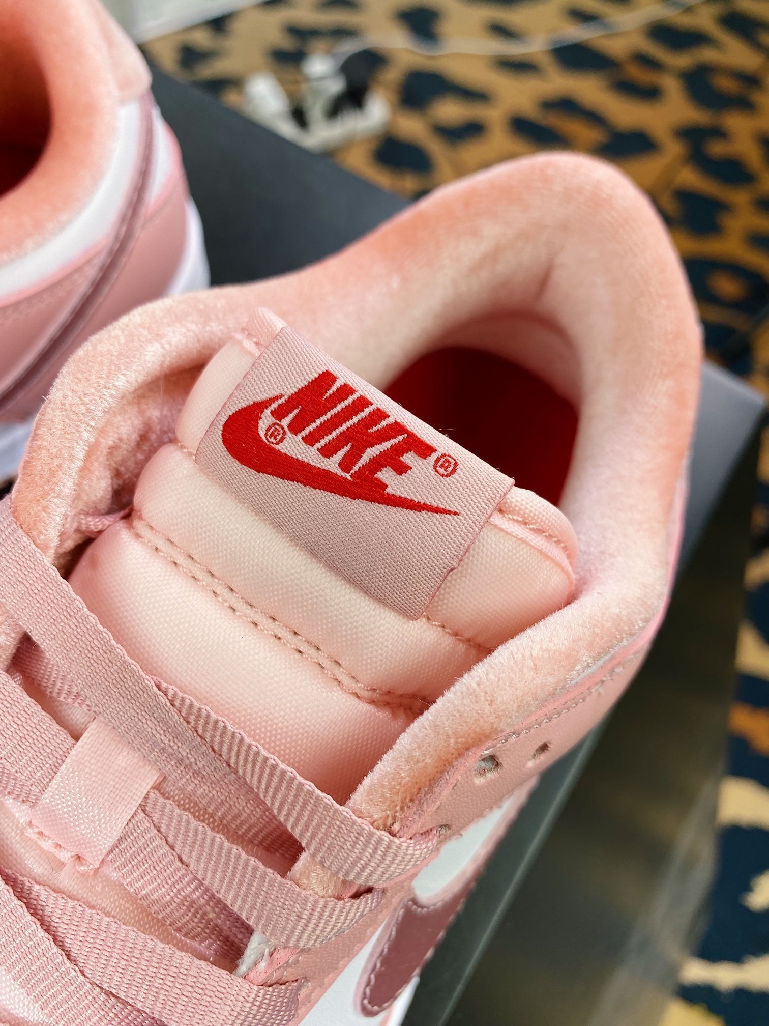 NK Dunk Low Branco e Rosa - Vista 6