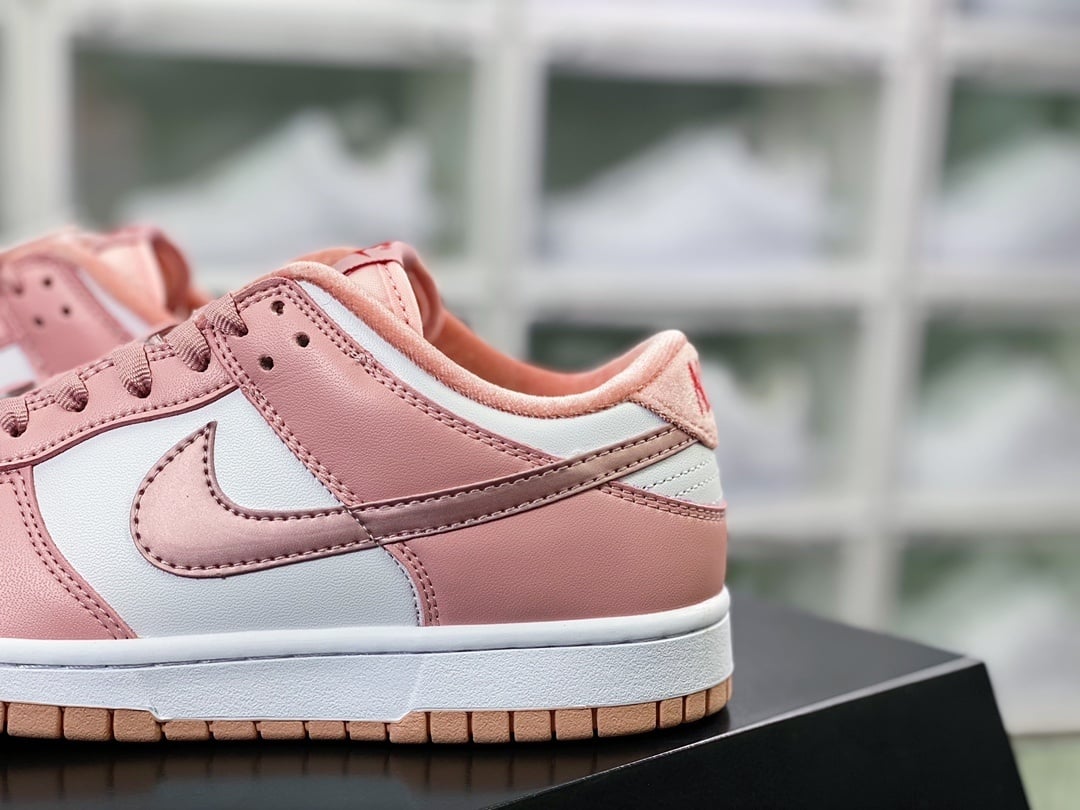 NK Dunk Low Branco e Rosa - Vista 9
