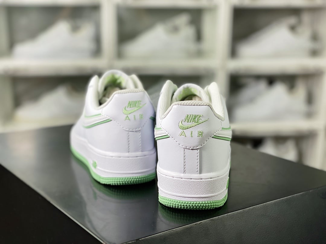 Nike Leather Branco e Menta com Hook Sobreposto - Vista 4