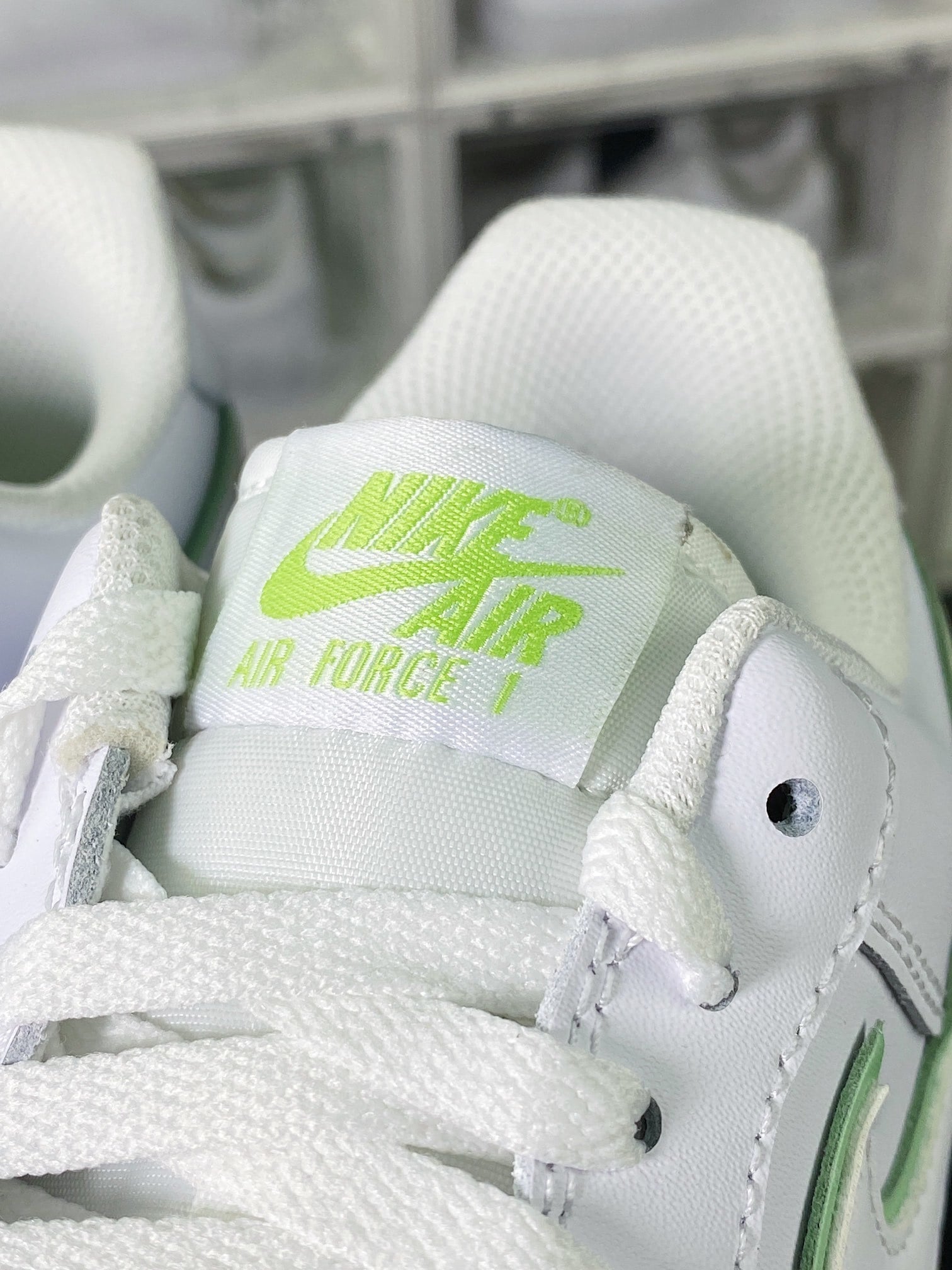 Nike Leather Branco e Menta com Hook Sobreposto - Vista 7
