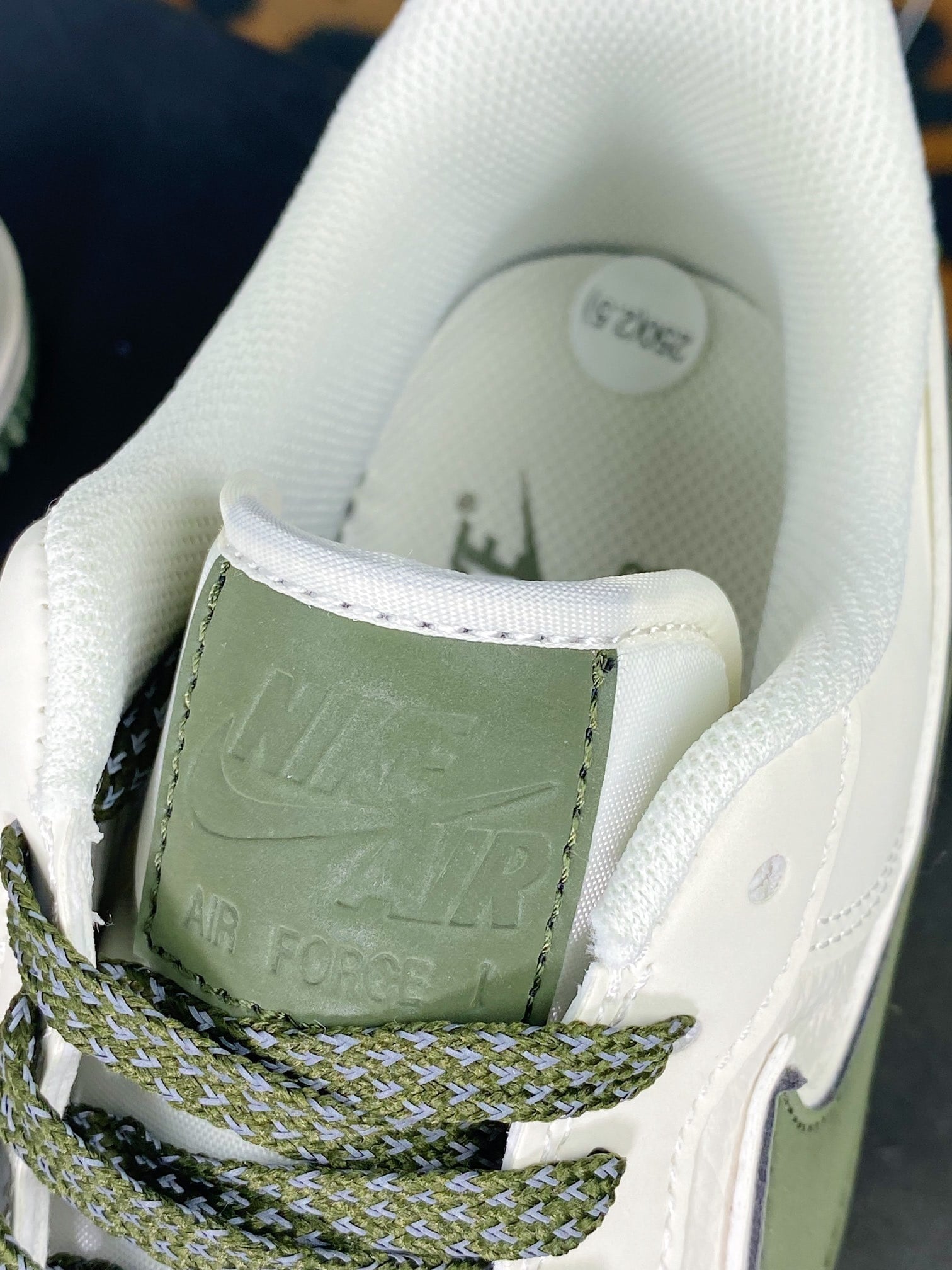 Nike Leather Creme Matcha 3M Reflective Double Hook - Vista 7