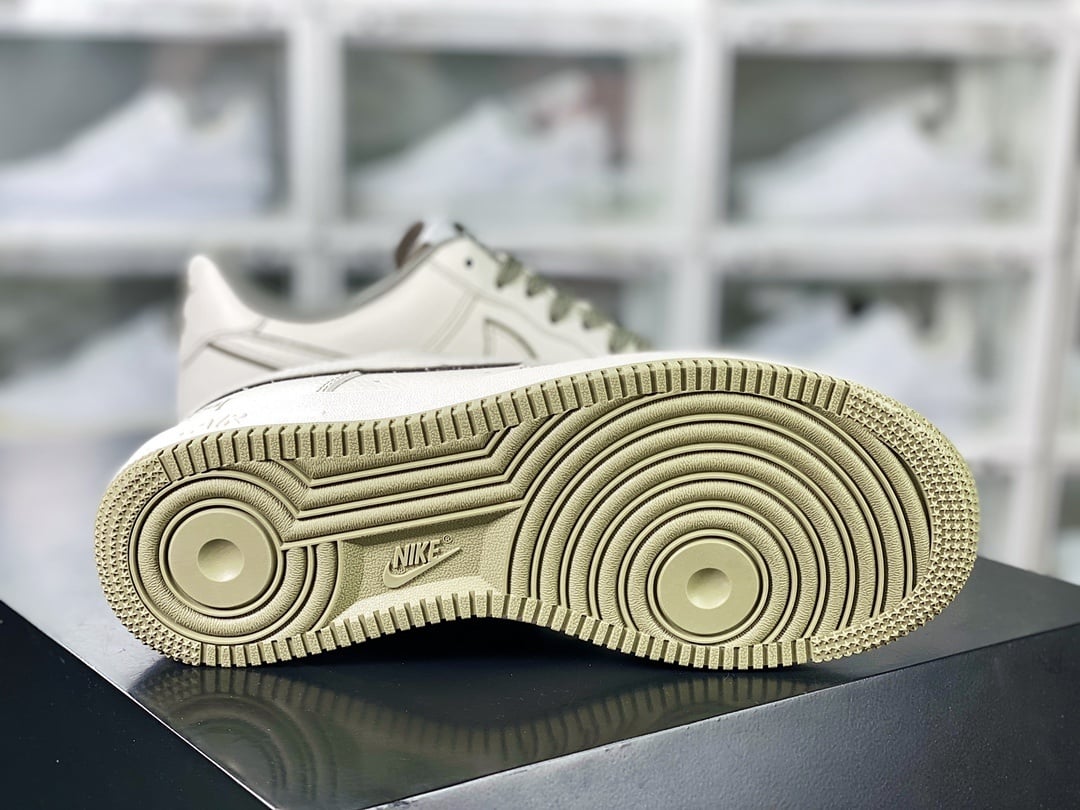 Nike Leather Creme, Olive e Marrom Reflective - Vista 5