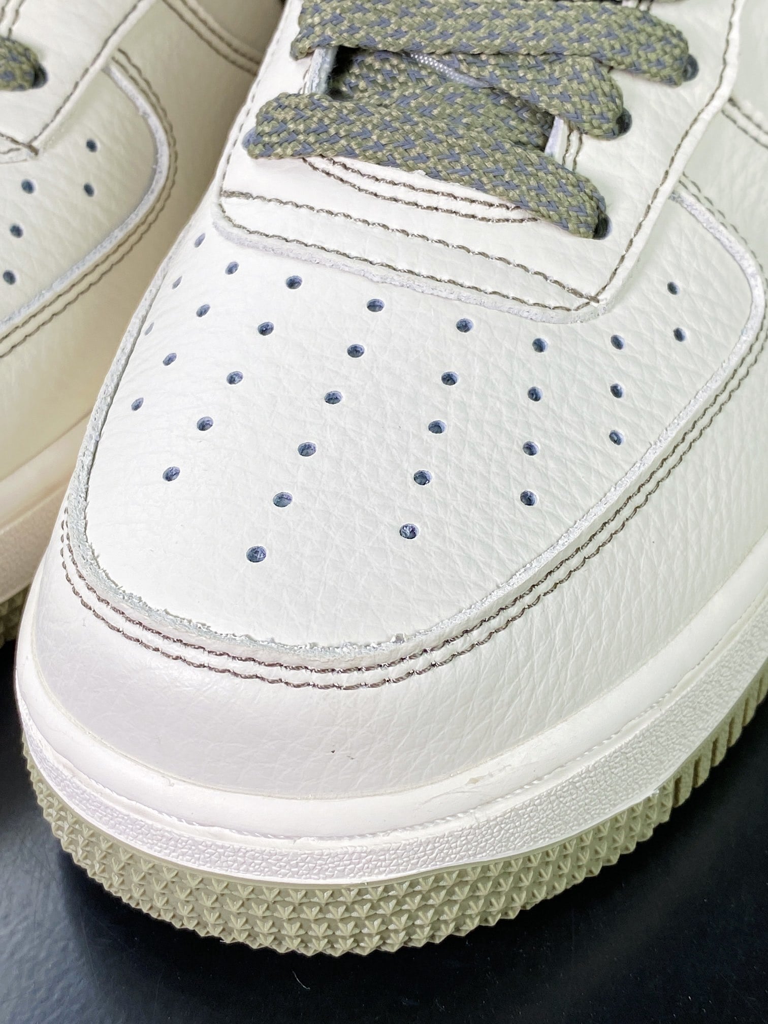 Nike Leather Creme, Olive e Marrom Reflective - Vista 6