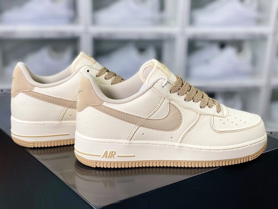 Nike Air Force 1 Pele Bege e Rosa com Swoosh Grande - Vista 2