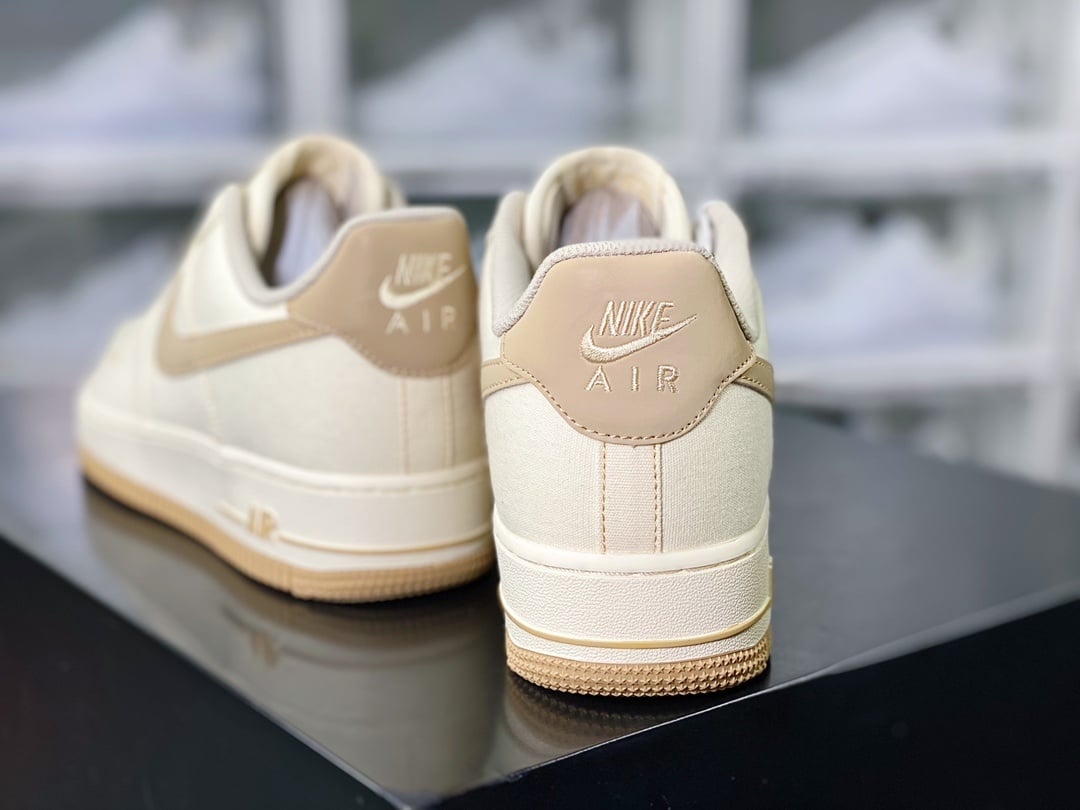 Nike Air Force 1 Pele Bege e Rosa com Swoosh Grande - Vista 4