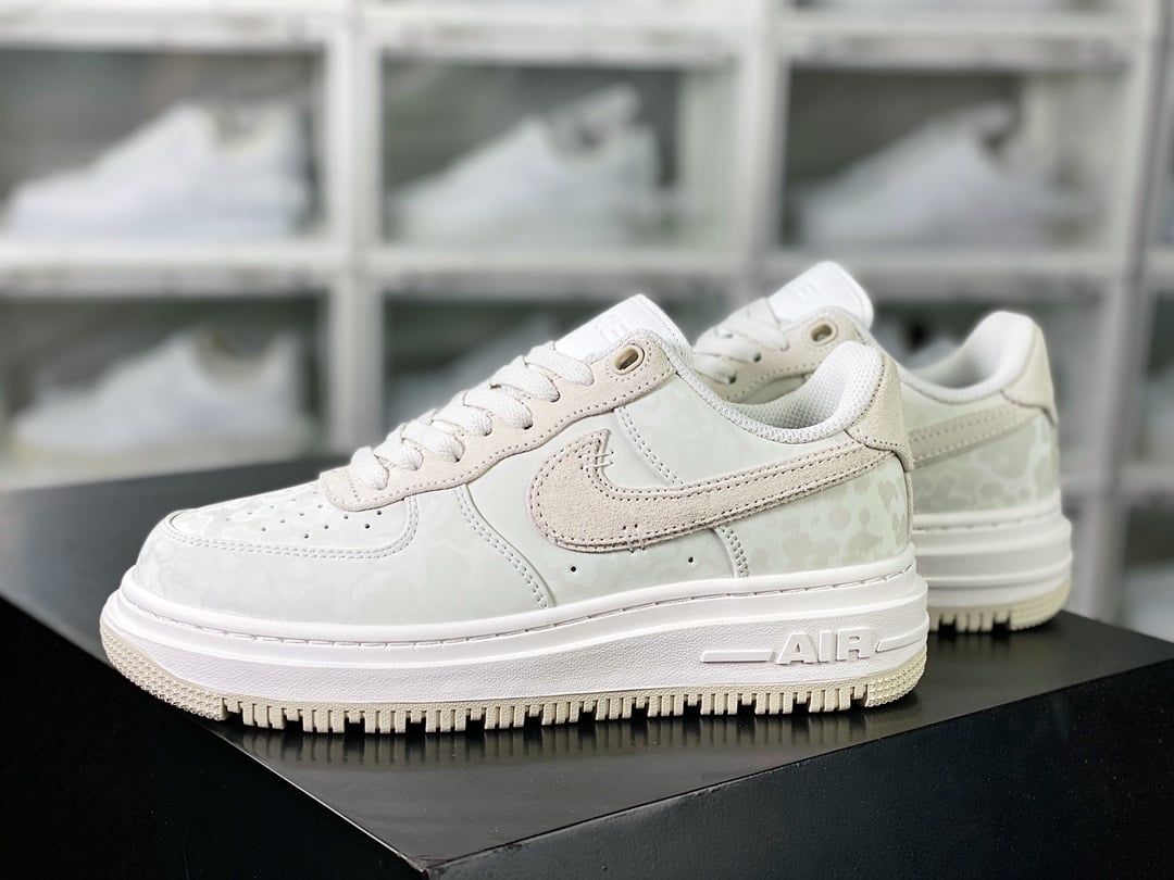 Nike Leather Creme e Branco Leopardo - Vista 2
