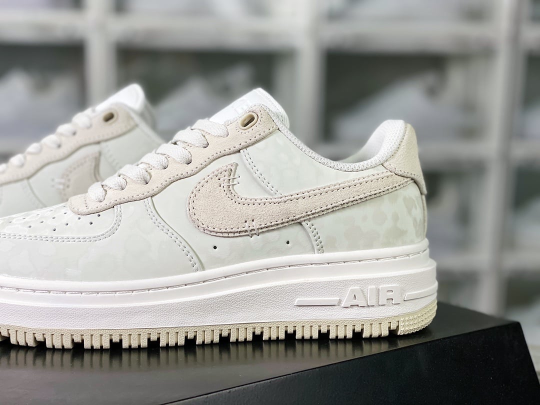 Nike Leather Creme e Branco Leopardo - Vista 9