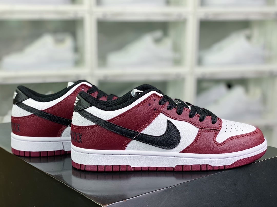 NK Dunk Low Bordeaux Preto Branco - Vista 2
