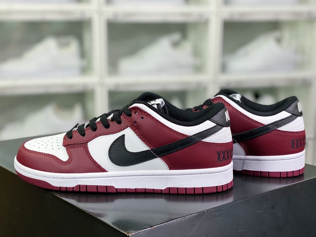 NK Dunk Low Bordeaux Preto Branco - Vista 3