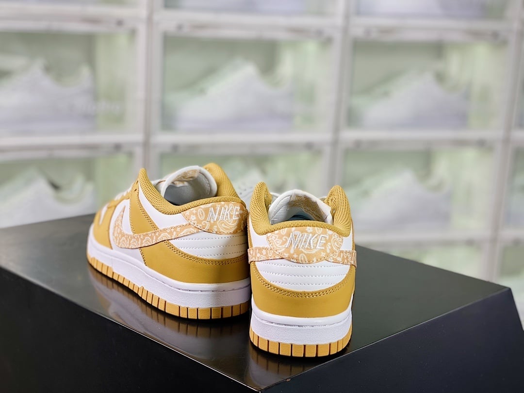 NK Dunk Low Couro Amarelo e Branco Paisley - Vista 3