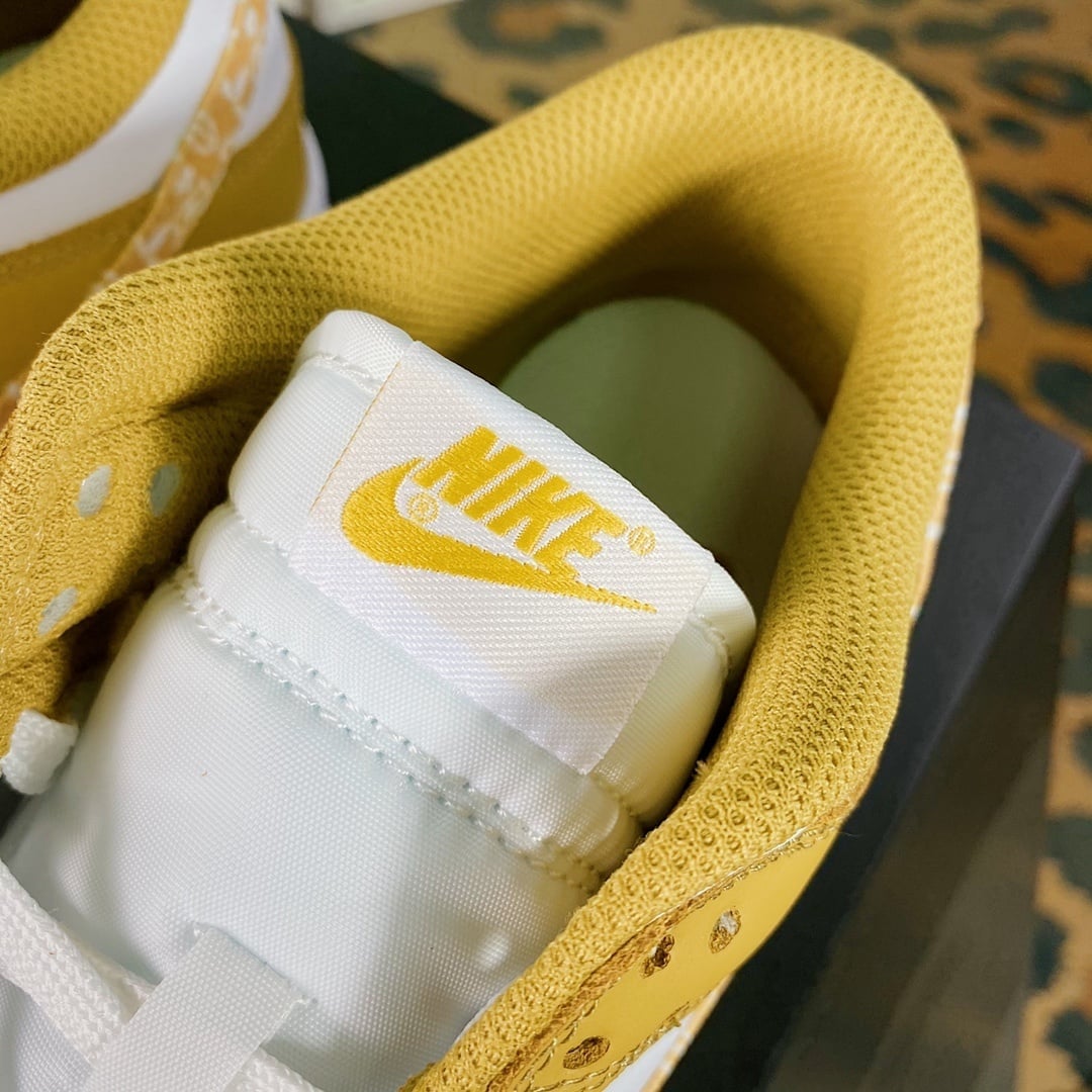 NK Dunk Low Couro Amarelo e Branco Paisley - Vista 6