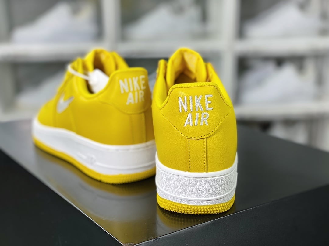 Nike Leather Amarelo com Gem Hook - Vista 4