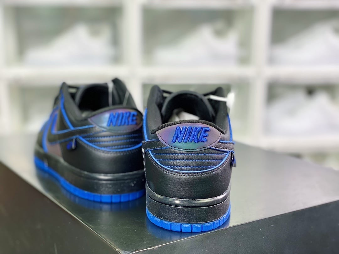 NK Dunk Low Preto e Azul Reflectivo - Vista 4
