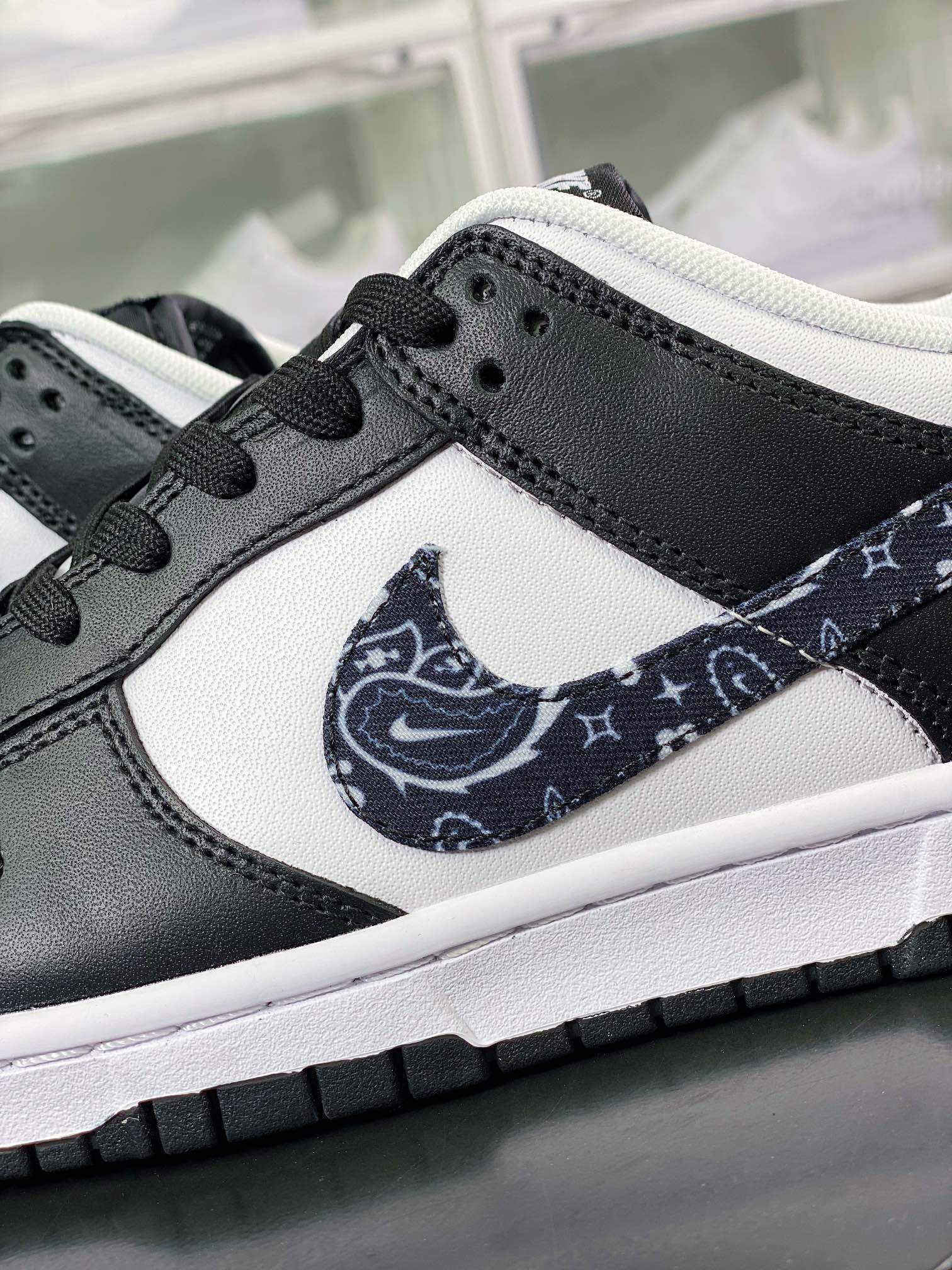 NK Dunk Low Preto, Branco e Cashew - Vista 7