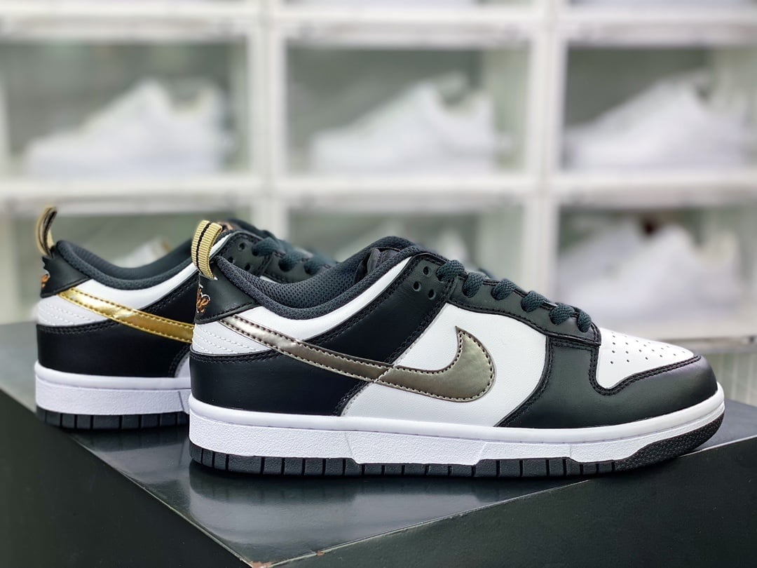 NK Dunk Low Panda Preto Branco Dourado Prateado - Vista 2