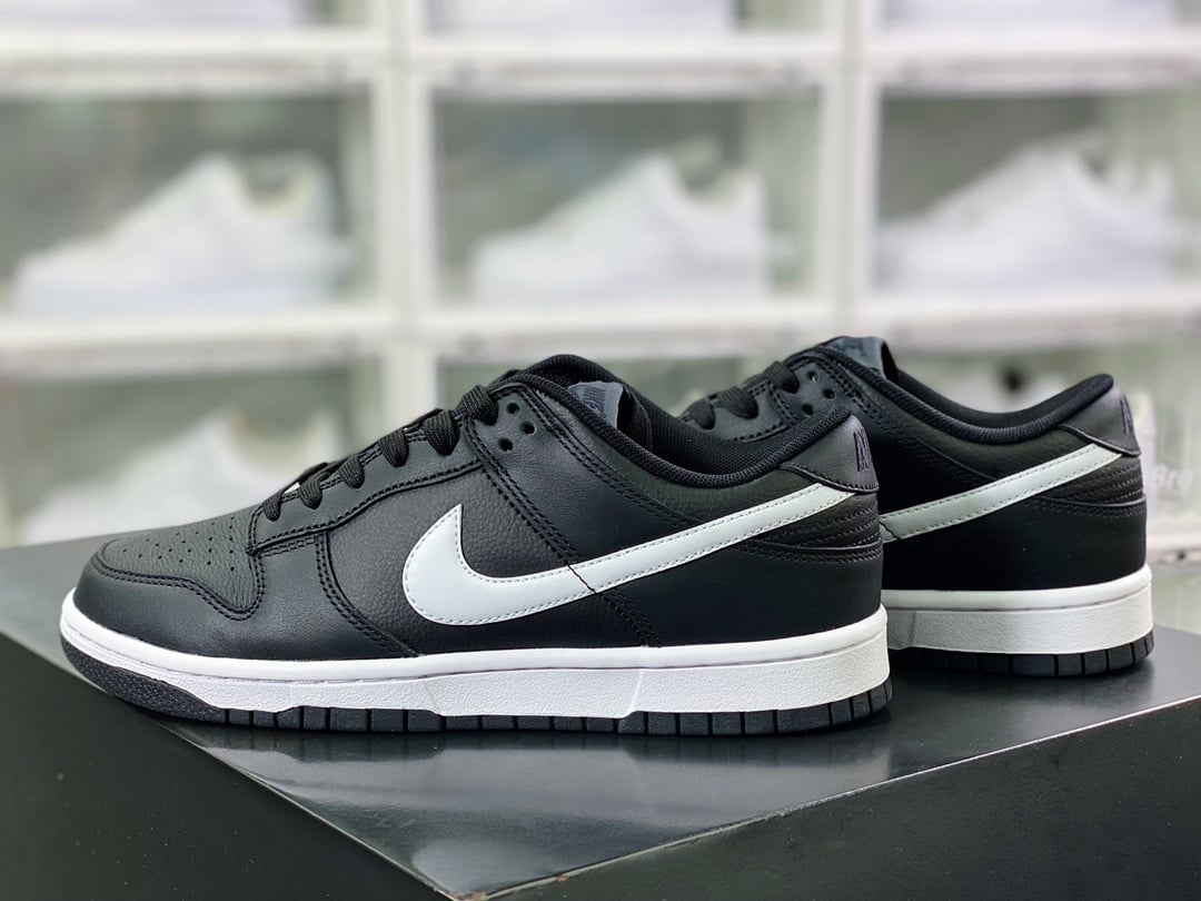 NK Dunk Low Preto e Branco com Gancho - Vista 3