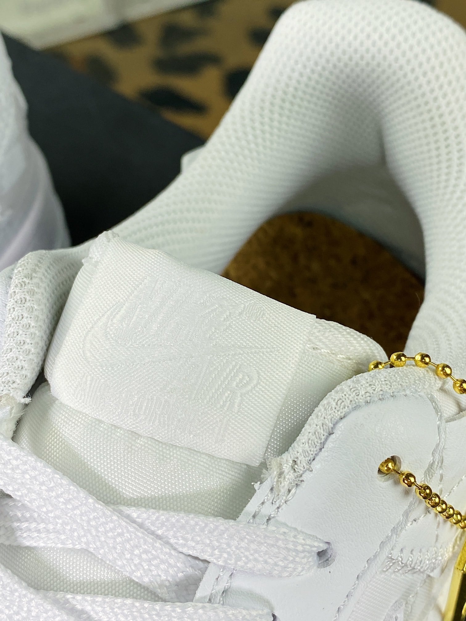 Nike Billie Eilish Branco com Detalhes em Tecido - Vista 7
