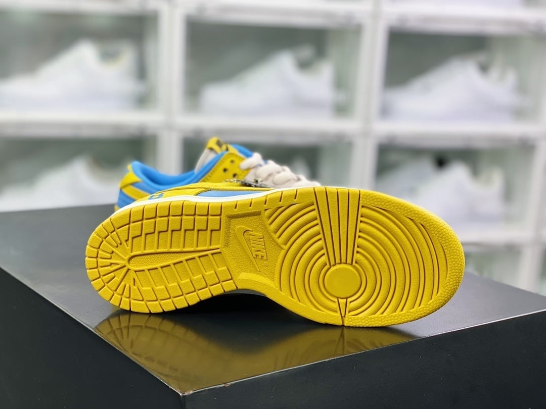 NK Dunk Low Kobe Branco e Amarelo 24 - Vista 4