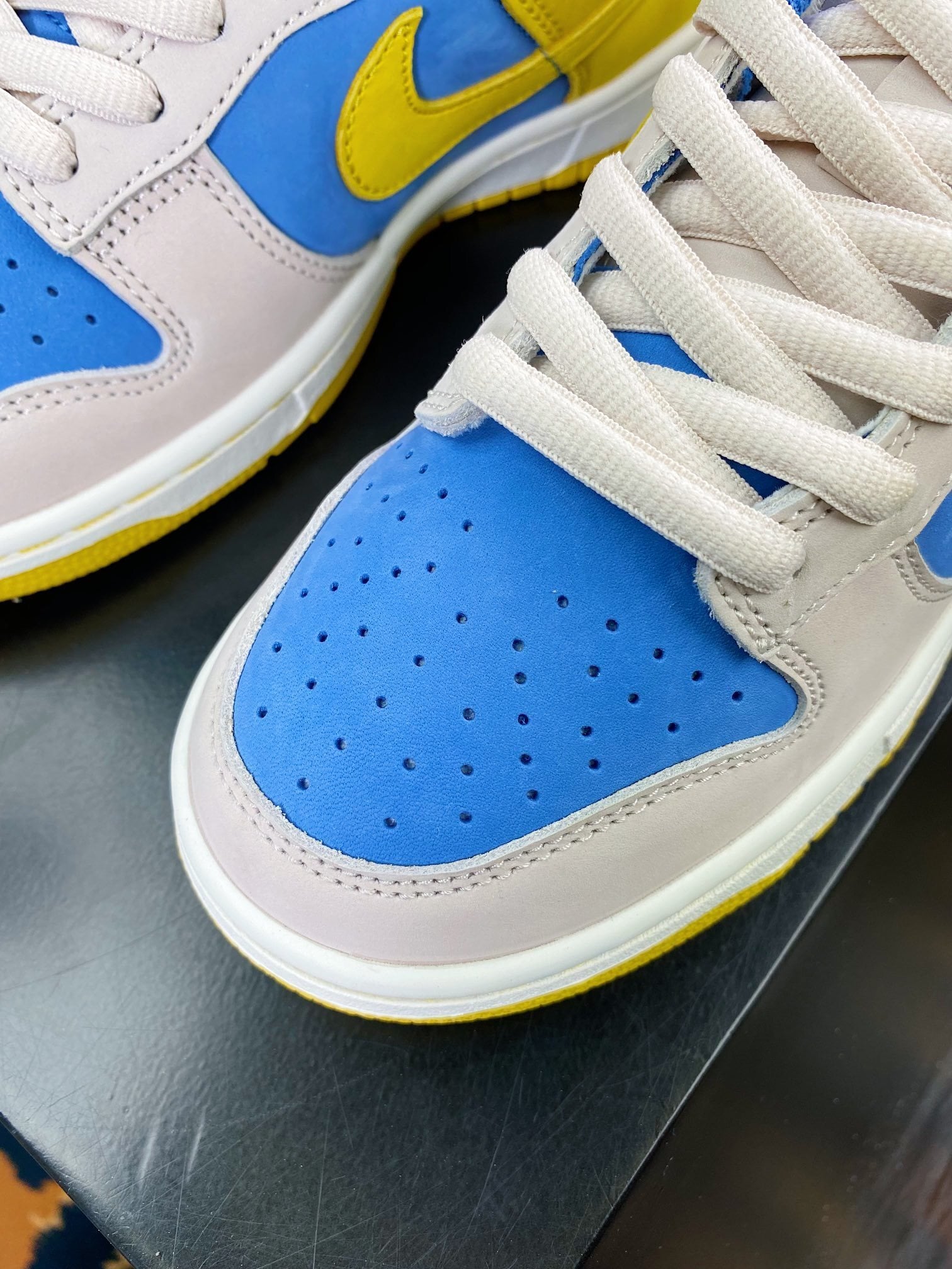 NK Dunk Low Kobe Branco e Amarelo 24 - Vista 5