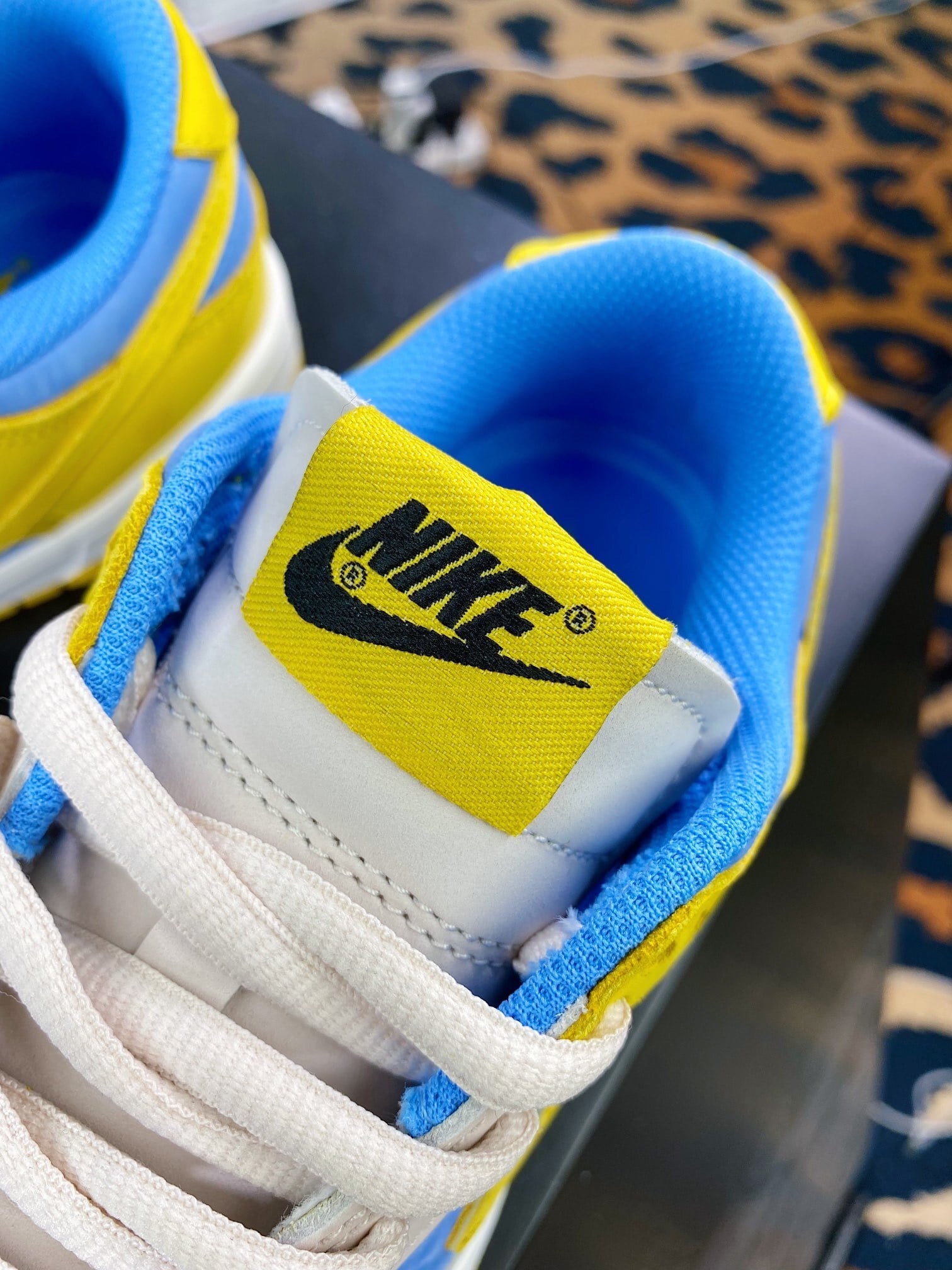 NK Dunk Low Kobe Branco e Amarelo 24 - Vista 6