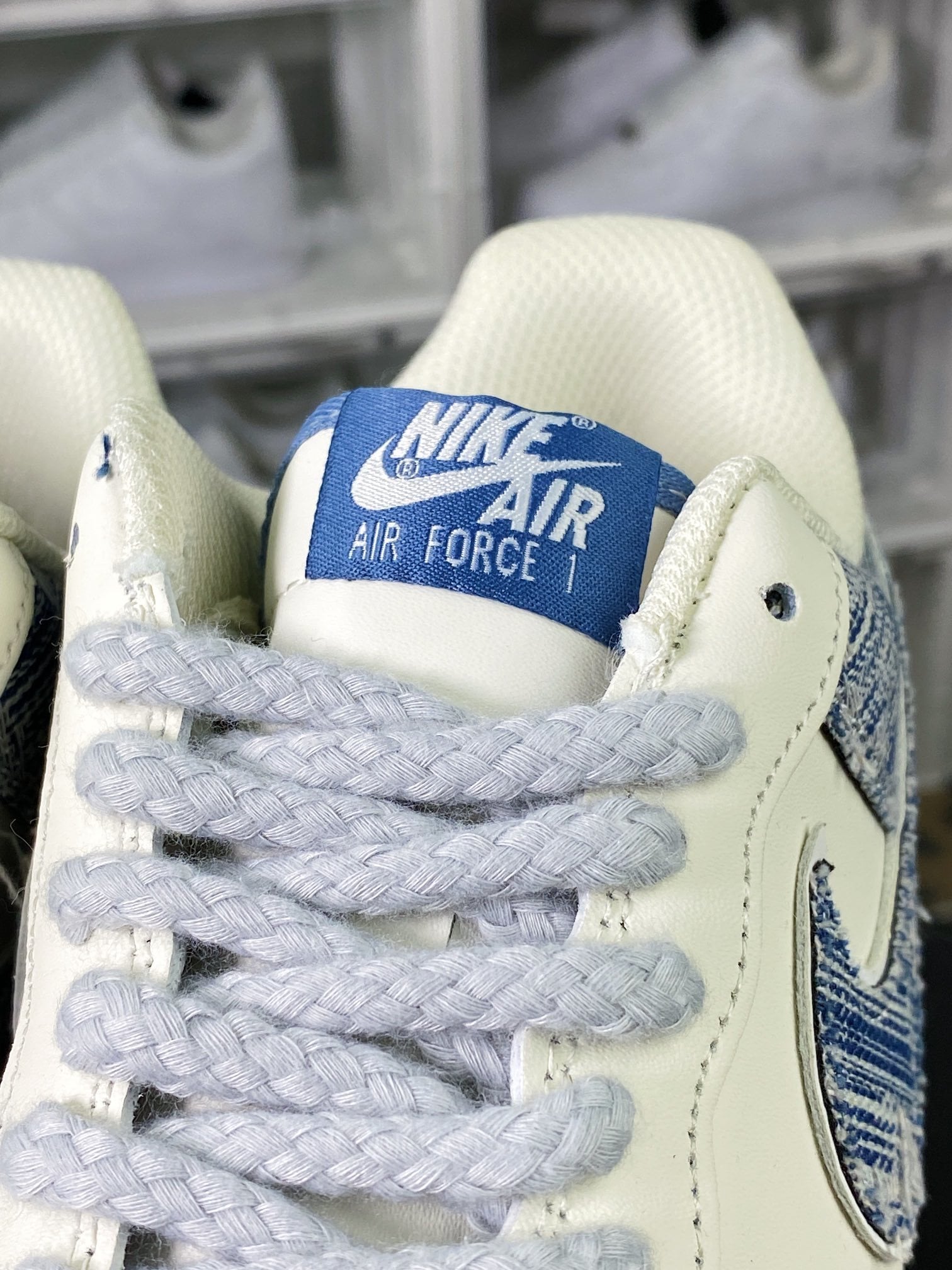 Nike Denim Creme com Patch - Vista 7