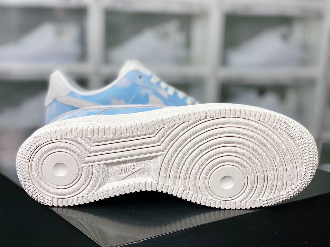 Nike Air Force 1 Tie-Dye Azul Céu e Nuvens - Vista 5