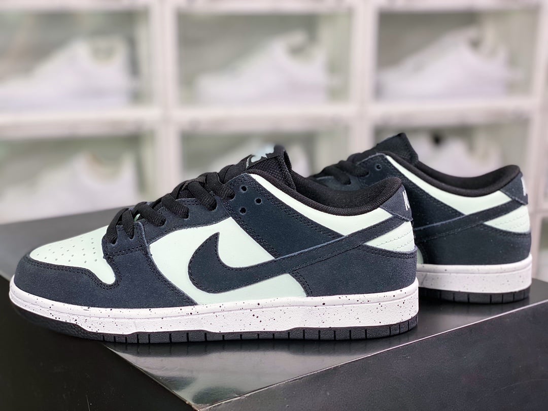 NK Dunk Low Camurça Efeito Pintura Diamante Oreo - Vista 3