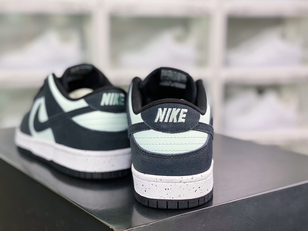 NK Dunk Low Camurça Efeito Pintura Diamante Oreo - Vista 4