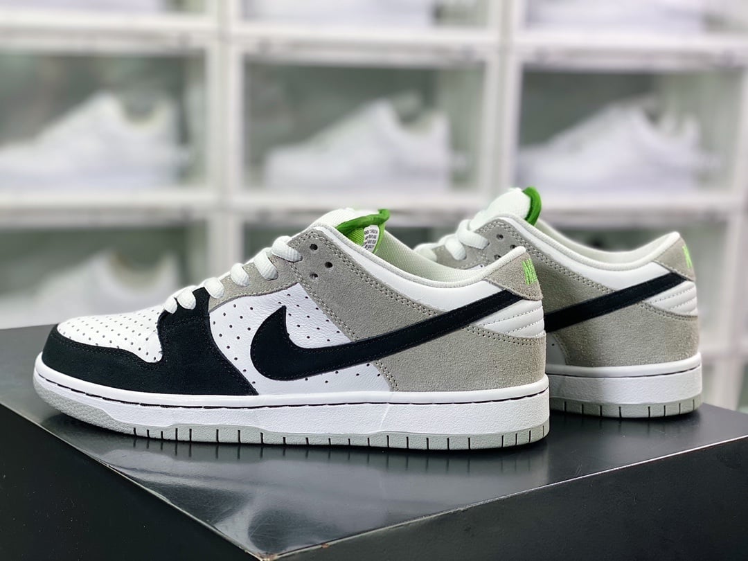 NK Dunk Low Preto, Cinza e Branco em Pelo - Vista 2