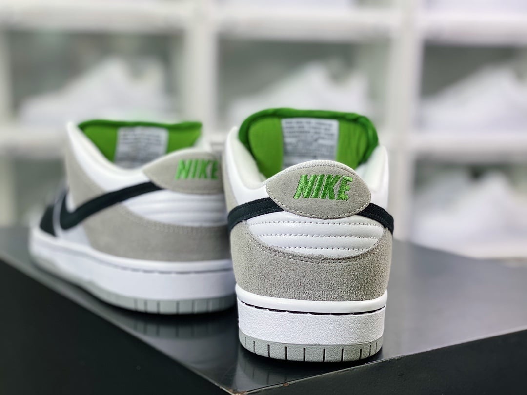 NK Dunk Low Preto, Cinza e Branco em Pelo - Vista 3