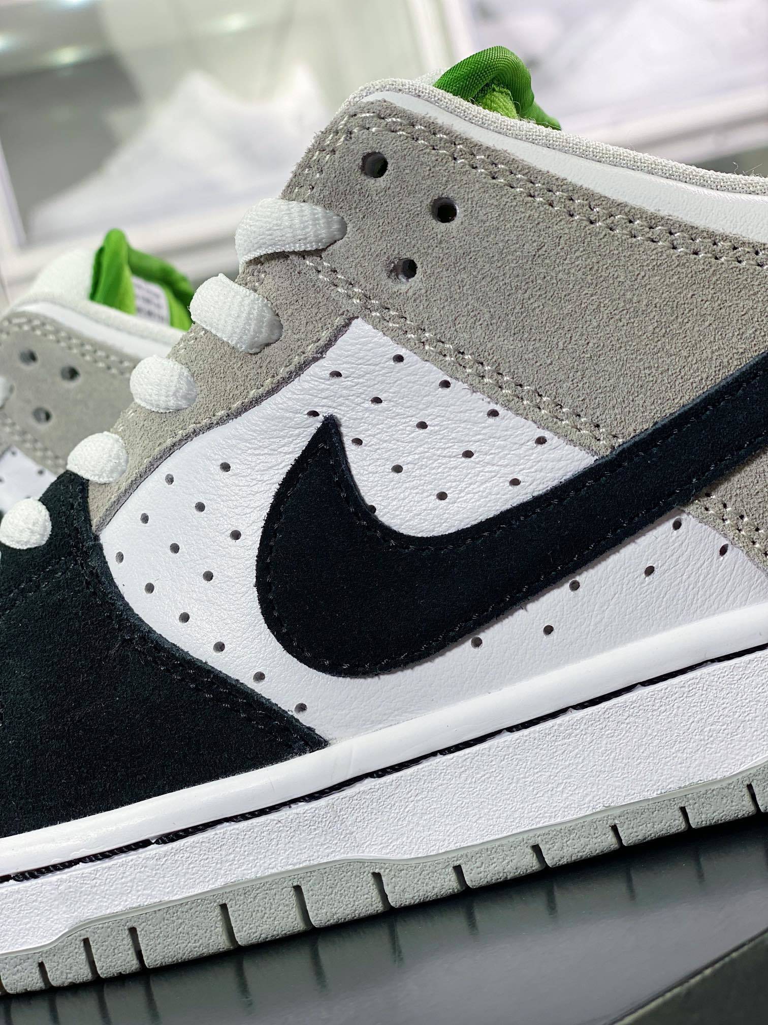 NK Dunk Low Preto, Cinza e Branco em Pelo - Vista 7