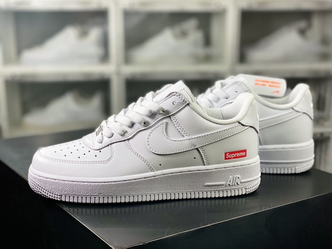Nike Colab Branco e logo Vermelho Sup - Vista 2